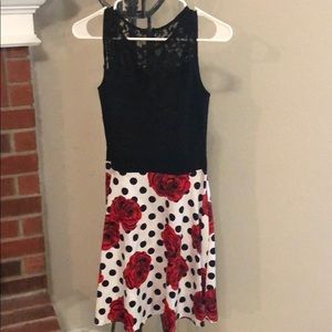 Sylvestidoso midi lace dress